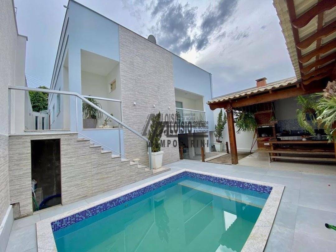 Casa à venda com 3 quartos, 200m² - Foto 1