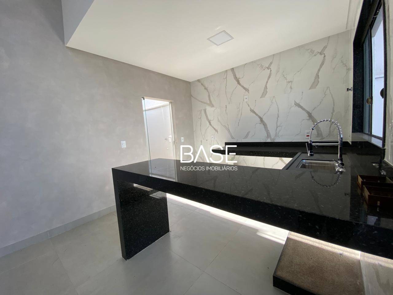 Casa, 3 quartos, 82 m² - Foto 1