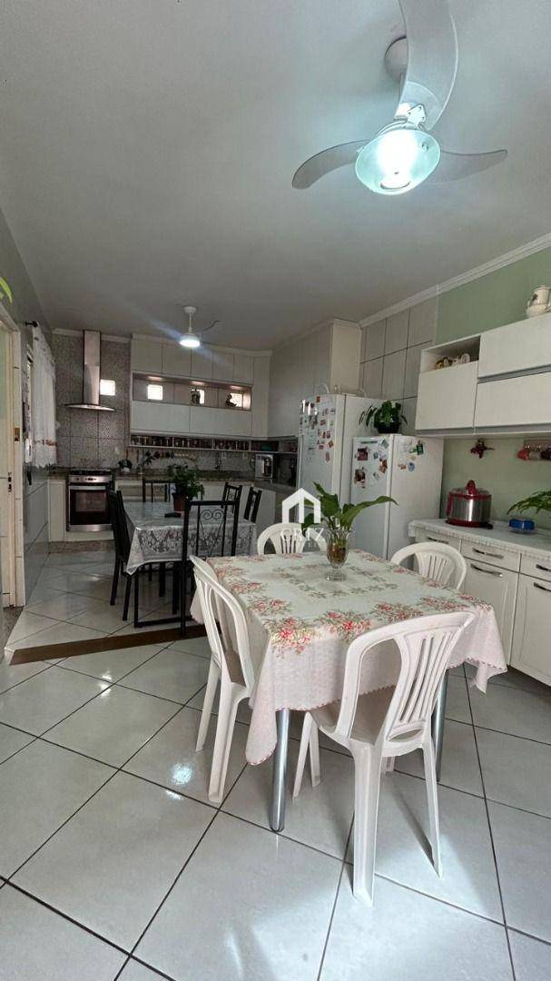 Casa, 3 quartos, 179 m² - Foto 5