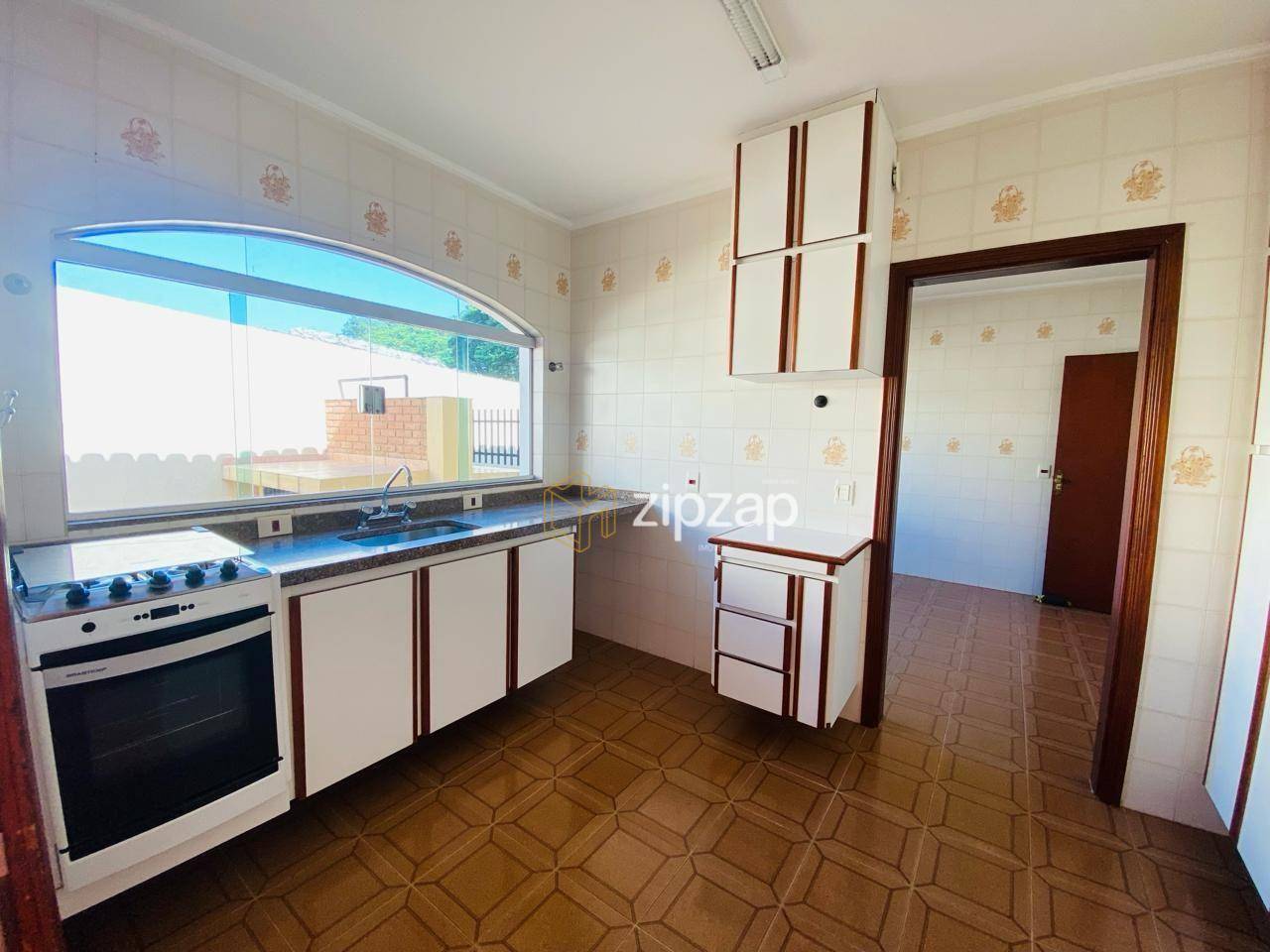 Casa à venda e aluguel com 3 quartos, 450m² - Foto 11