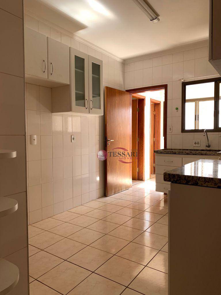 Apartamento para alugar com 3 quartos, 126m² - Foto 11