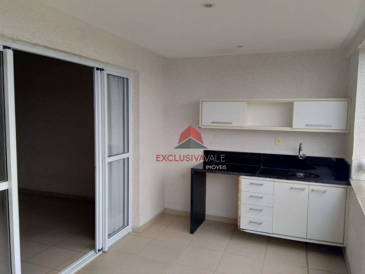 Apartamento à venda com 3 quartos, 125m² - Foto 2