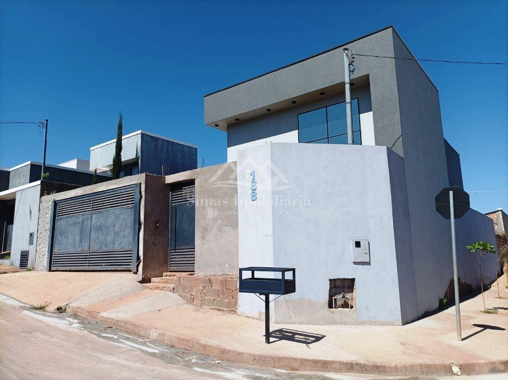 Casa à venda com 3 quartos, 251m² - Foto 2