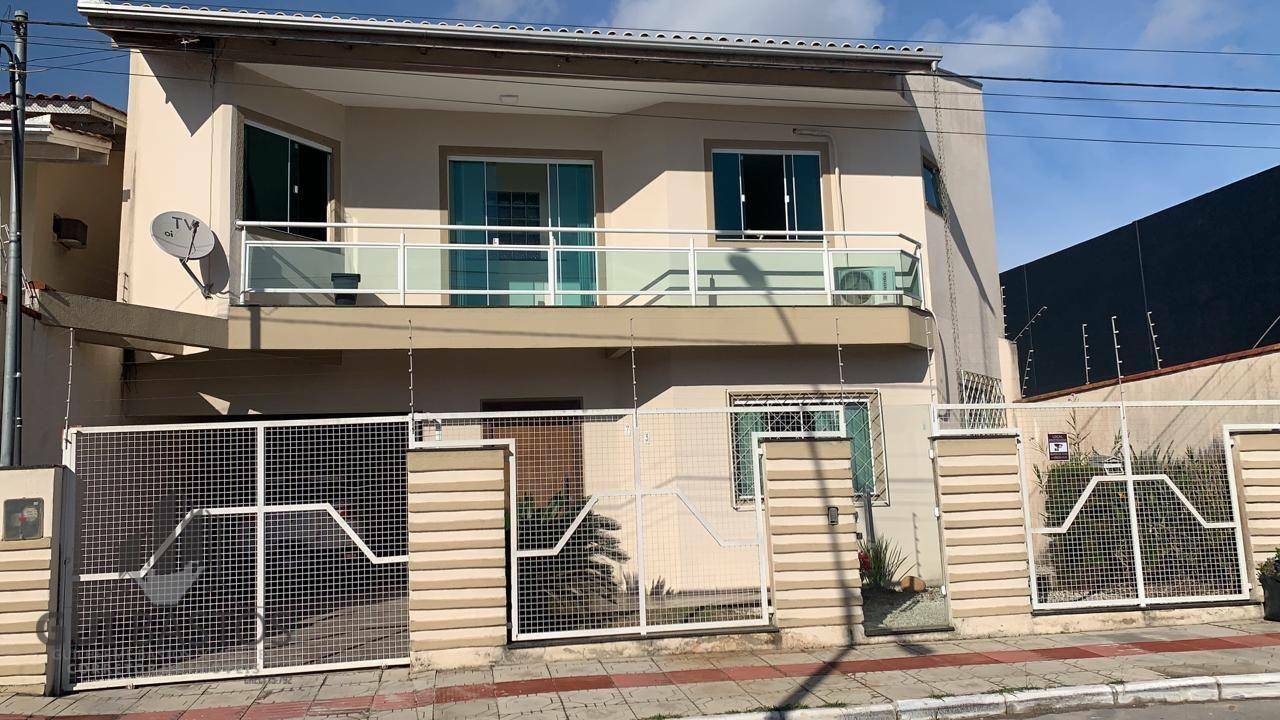 Casa à venda com 4 quartos, 350m² - Foto 1