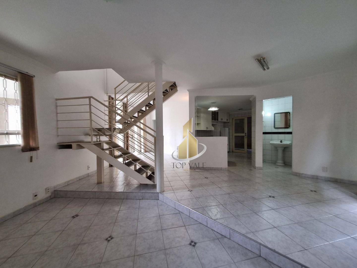 Sobrado à venda com 3 quartos, 309m² - Foto 1