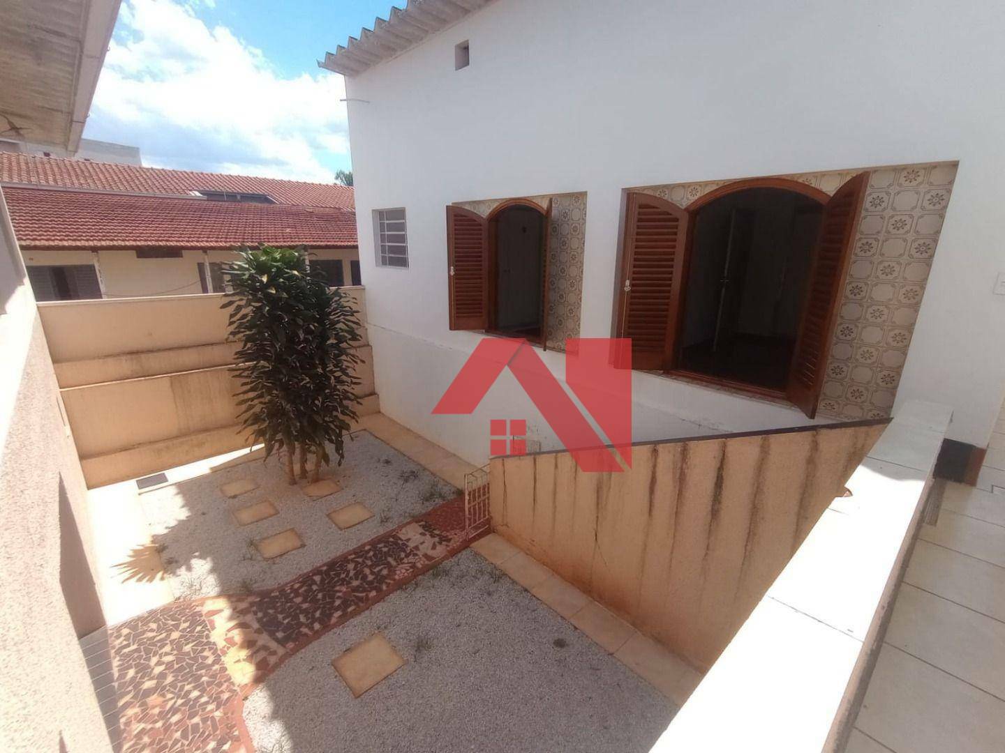 Casa à venda com 3 quartos, 218m² - Foto 26