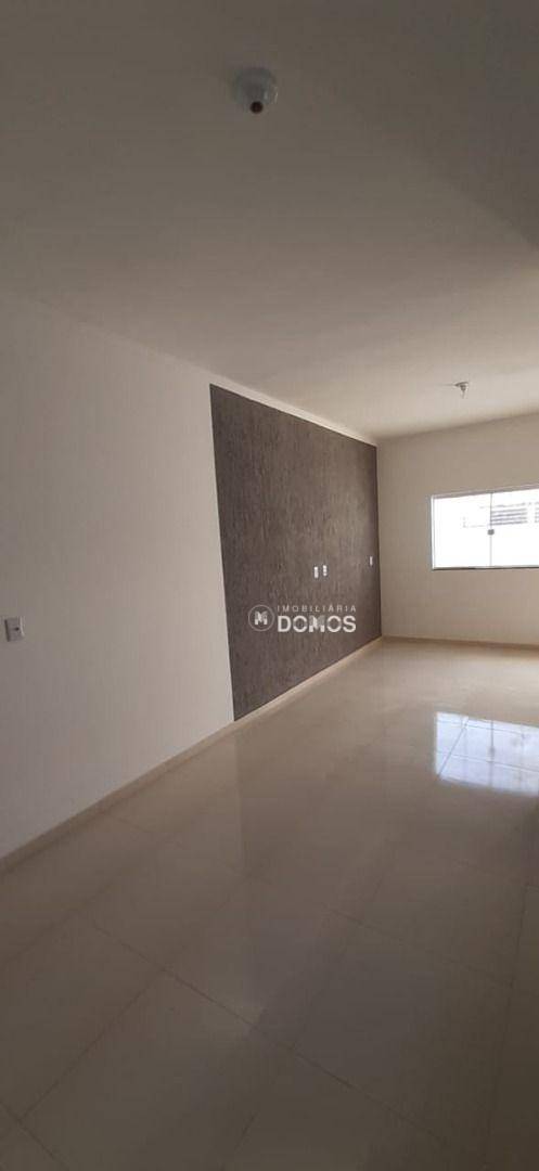 Casa à venda com 2 quartos, 64m² - Foto 2