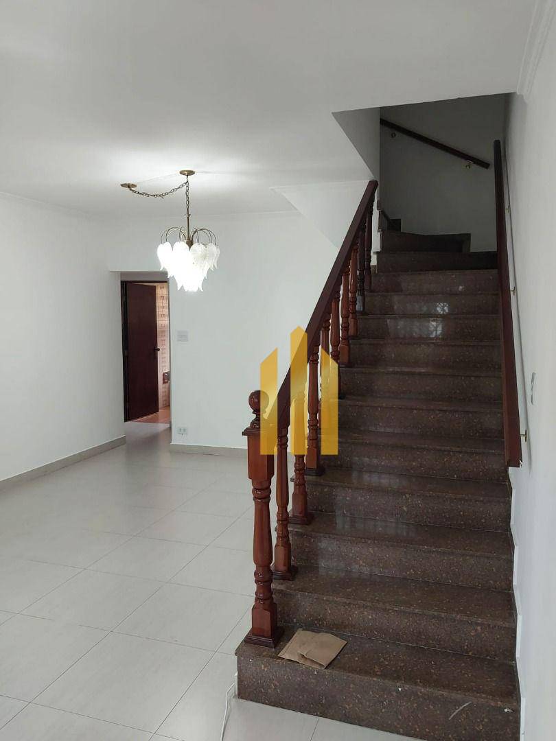 Sobrado à venda e aluguel com 3 quartos, 180m² - Foto 4