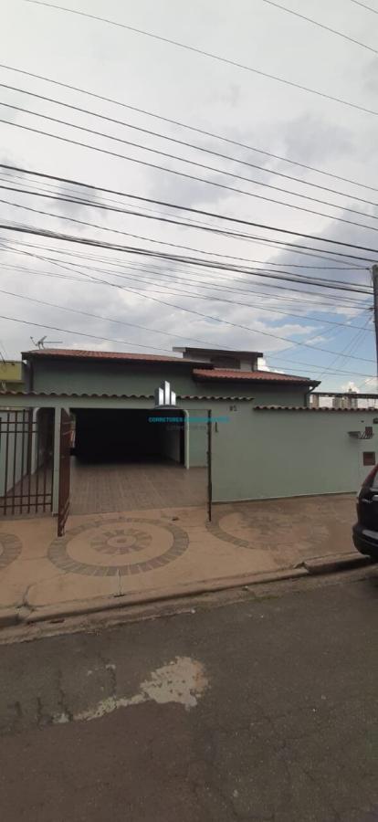 Casa para alugar com 3 quartos, 240m² - Foto 1