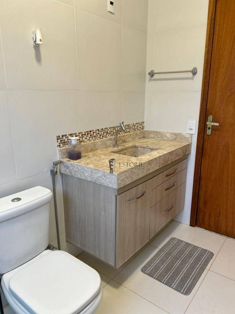 Casa à venda com 3 quartos, 200m² - Foto 4