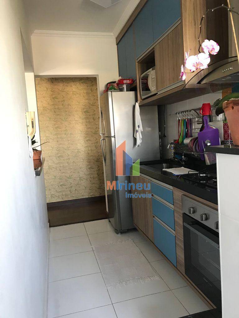 Apartamento à venda com 2 quartos, 57m² - Foto 4