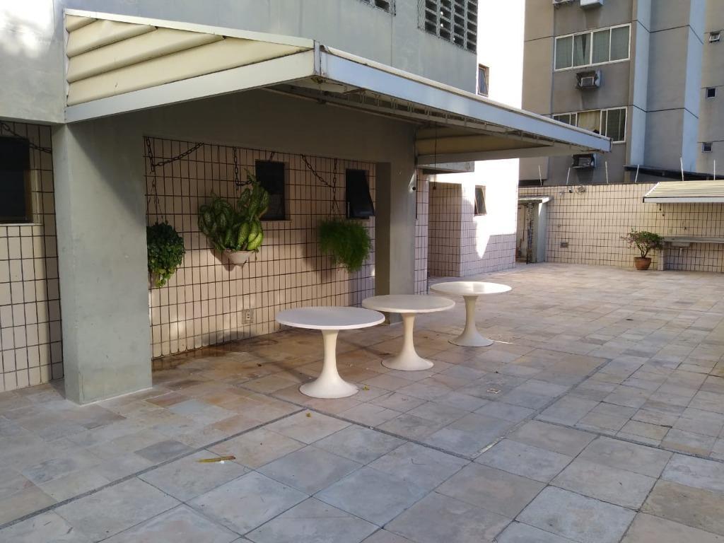 Apartamento à venda com 3 quartos, 215m² - Foto 4