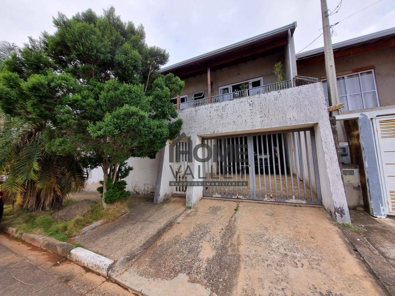 Casa de Condomínio à venda com 3 quartos, 238m² - Foto 1