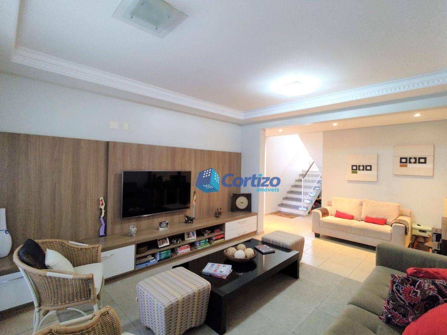 Casa de Condomínio à venda com 3 quartos, 257m² - Foto 4