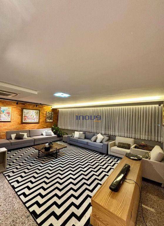 Apartamento, 4 quartos, 214 m² - Foto 1