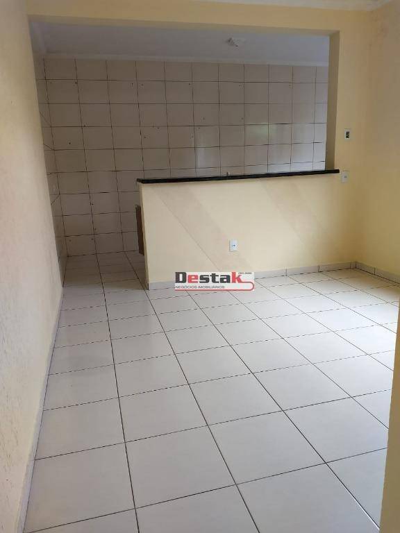 Casa à venda com 2 quartos, 180m² - Foto 4