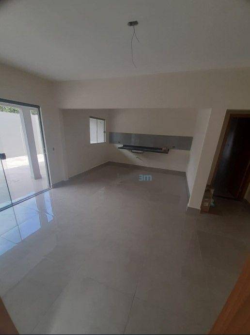 Casa à venda com 2 quartos, 63m² - Foto 4