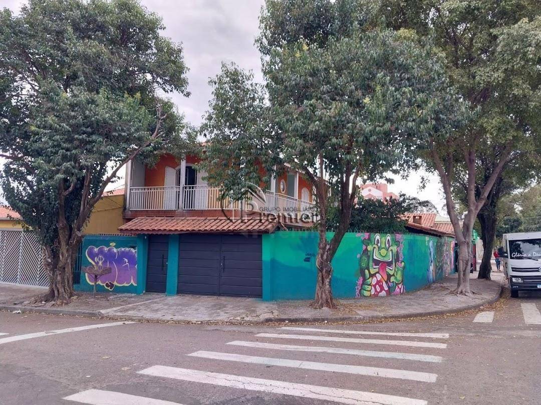 Casa à venda com 3 quartos, 250m² - Foto 1