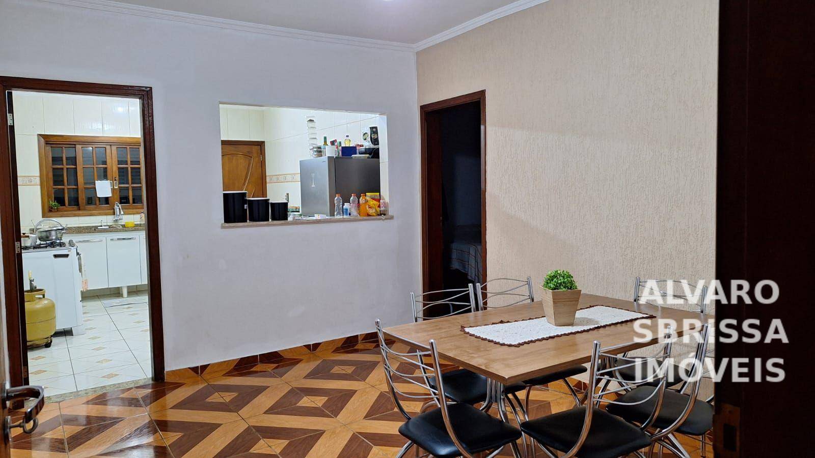 Casa à venda com 3 quartos, 182m² - Foto 1