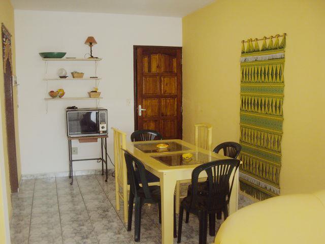 Apartamento à venda com 2 quartos, 75m² - Foto 2