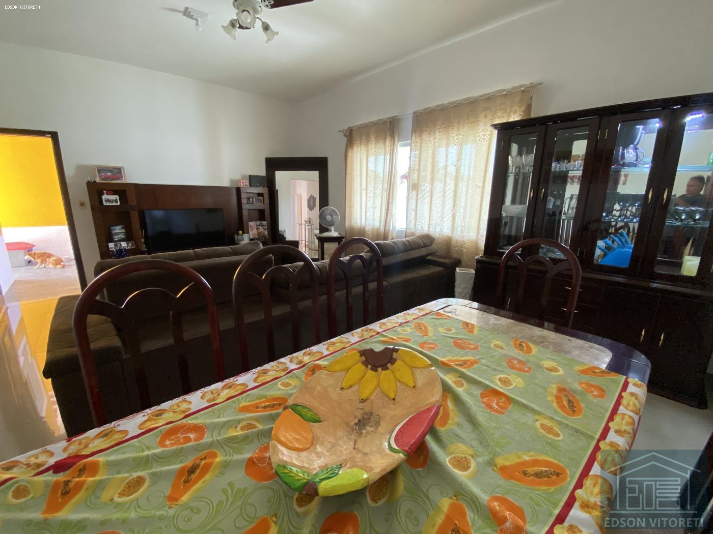Casa para alugar com 3 quartos, 200m² - Foto 2