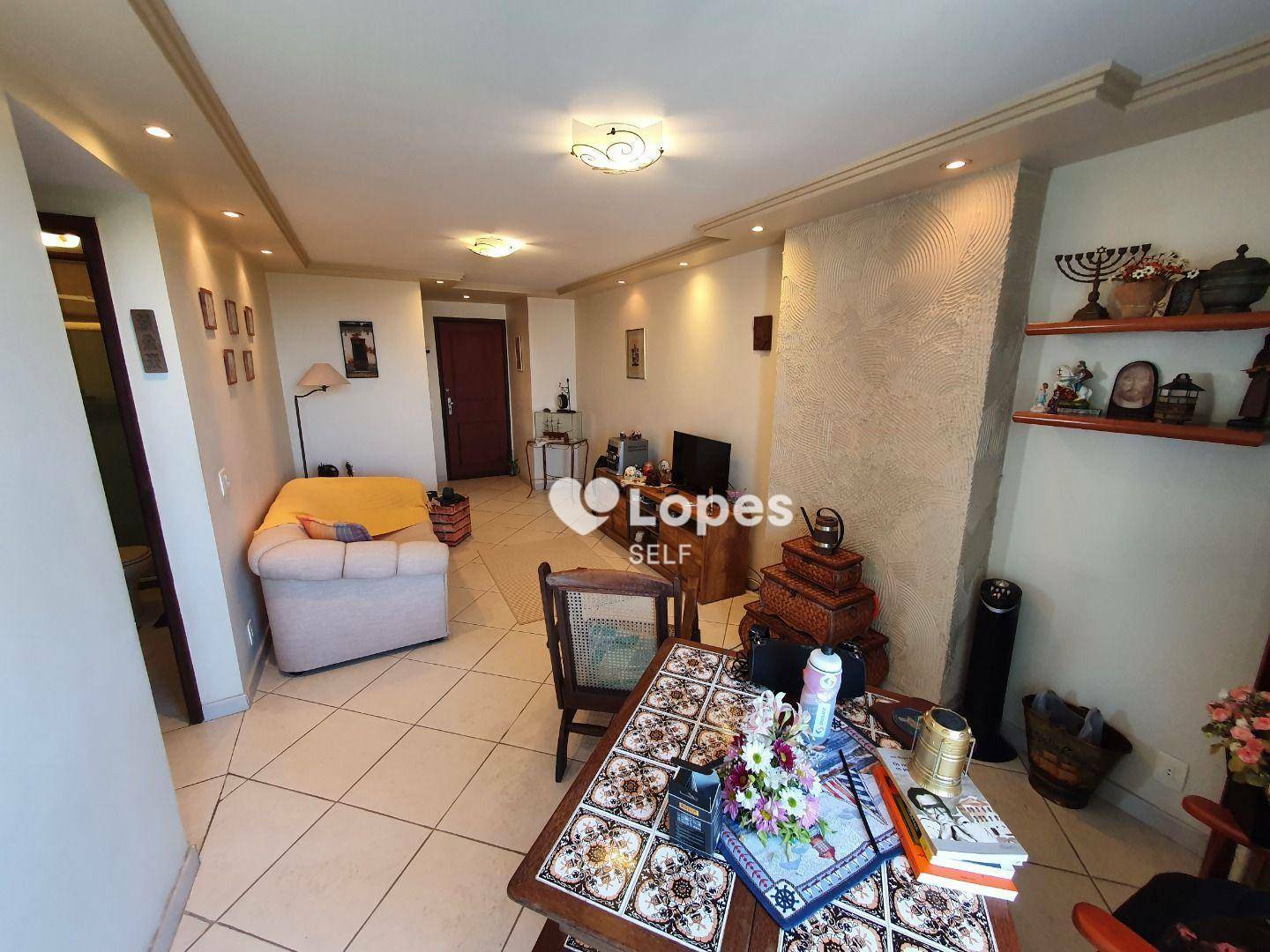 Apartamento à venda com 2 quartos, 77m² - Foto 1