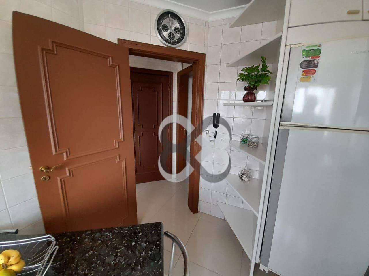 Apartamento à venda com 4 quartos, 209m² - Foto 14