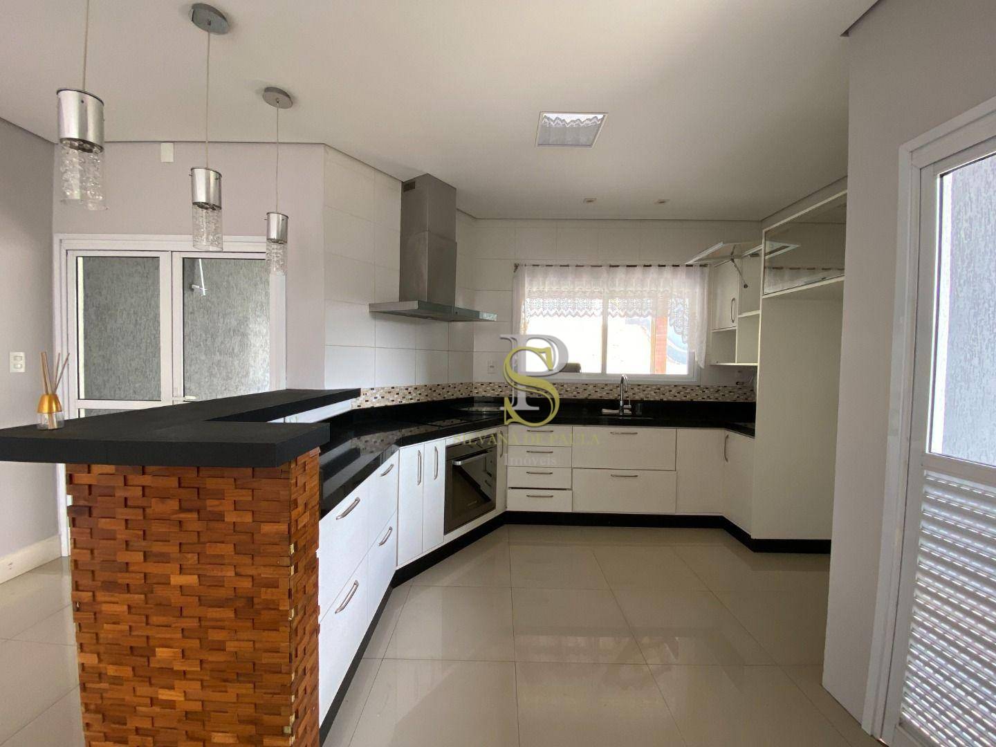 Casa de Condomínio para alugar com 3 quartos, 245m² - Foto 9