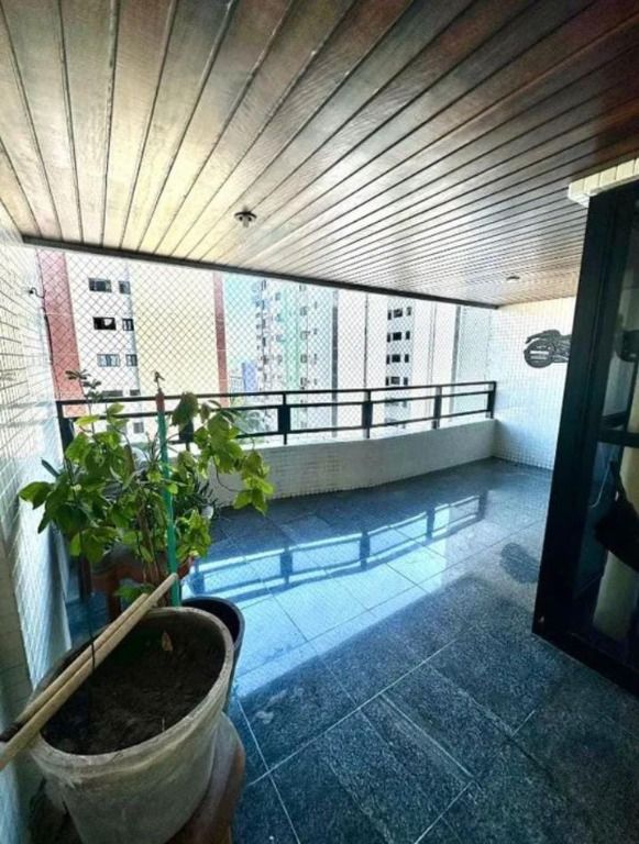 Apartamento à venda com 4 quartos, 195m² - Foto 3