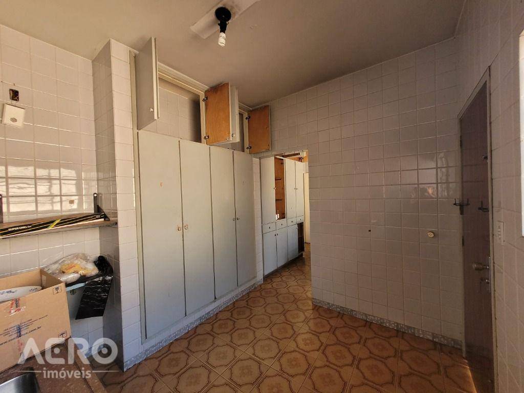 Casa à venda com 3 quartos, 208m² - Foto 6