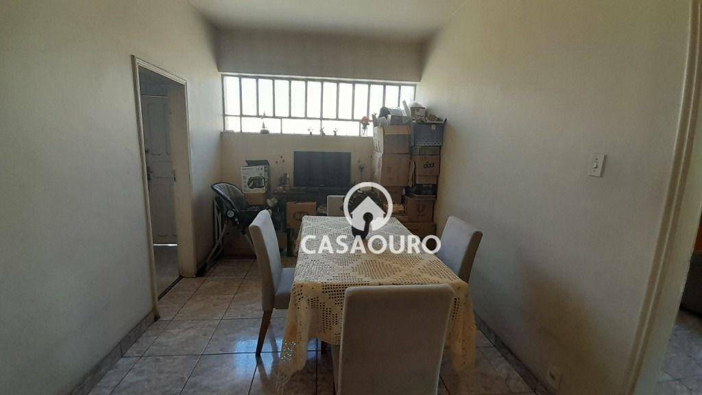 Casa à venda com 3 quartos, 200m² - Foto 2