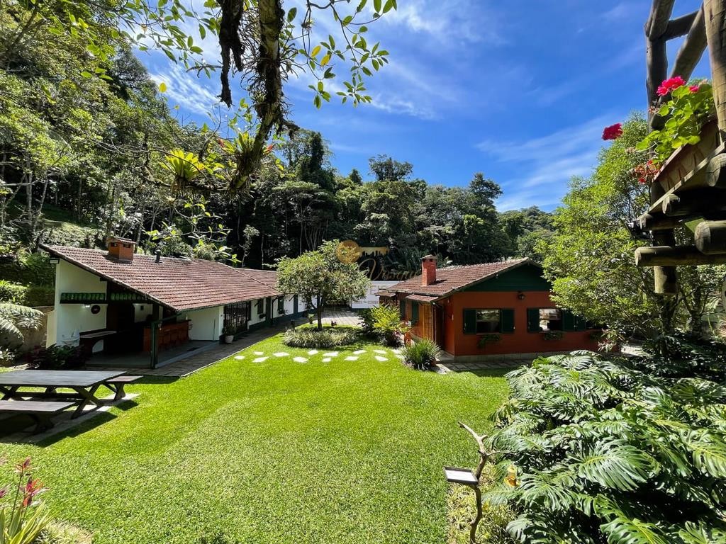 Casa à venda com 7 quartos, 2200m² - Foto 1