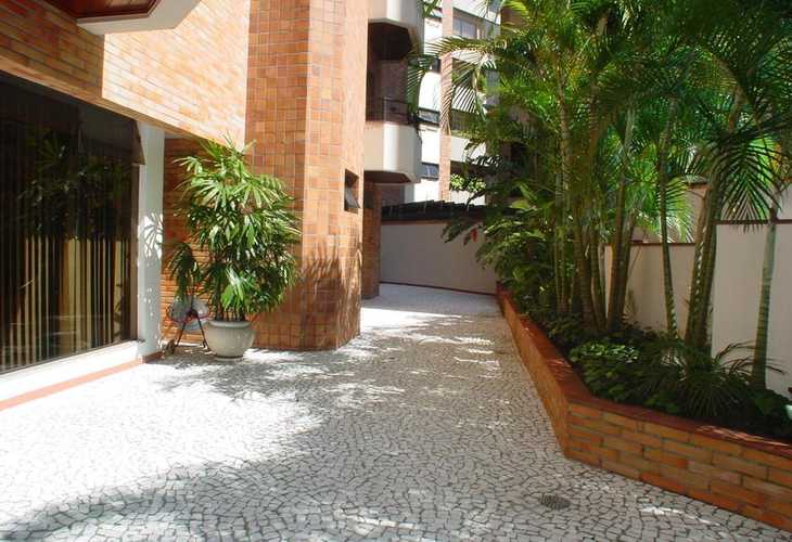 Apartamento à venda com 4 quartos, 216m² - Foto 2