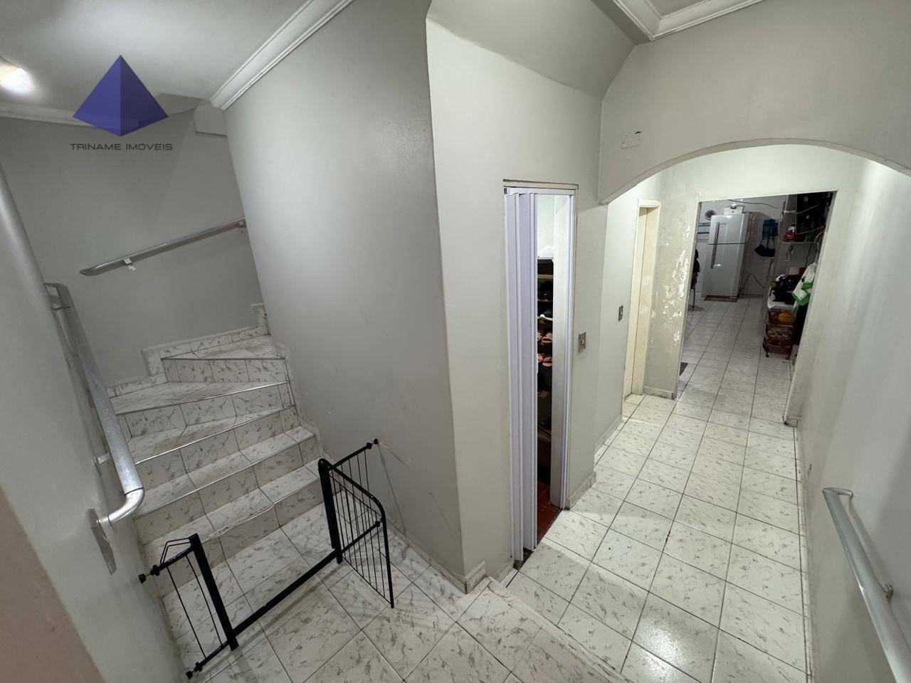 Sobrado à venda com 8 quartos, 300m² - Foto 28