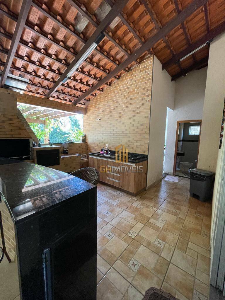 Casa à venda com 3 quartos, 240m² - Foto 3