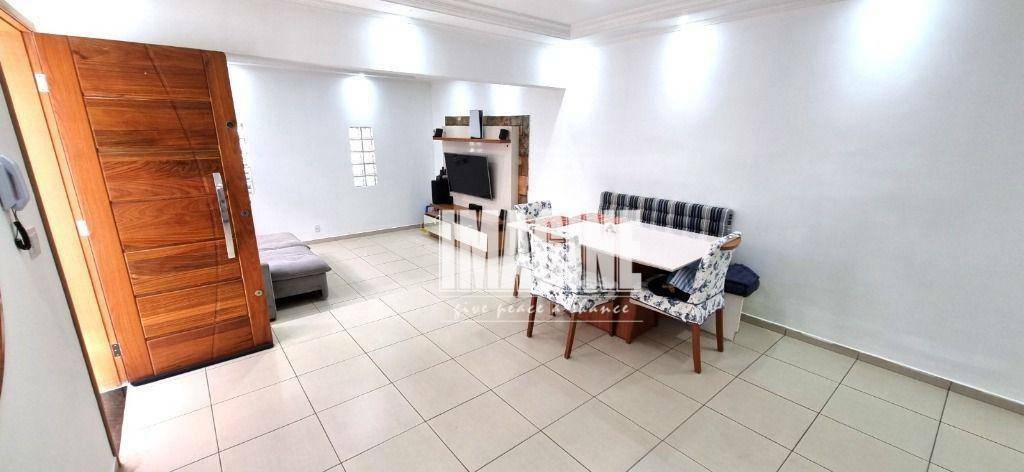 Sobrado à venda com 3 quartos, 230m² - Foto 1