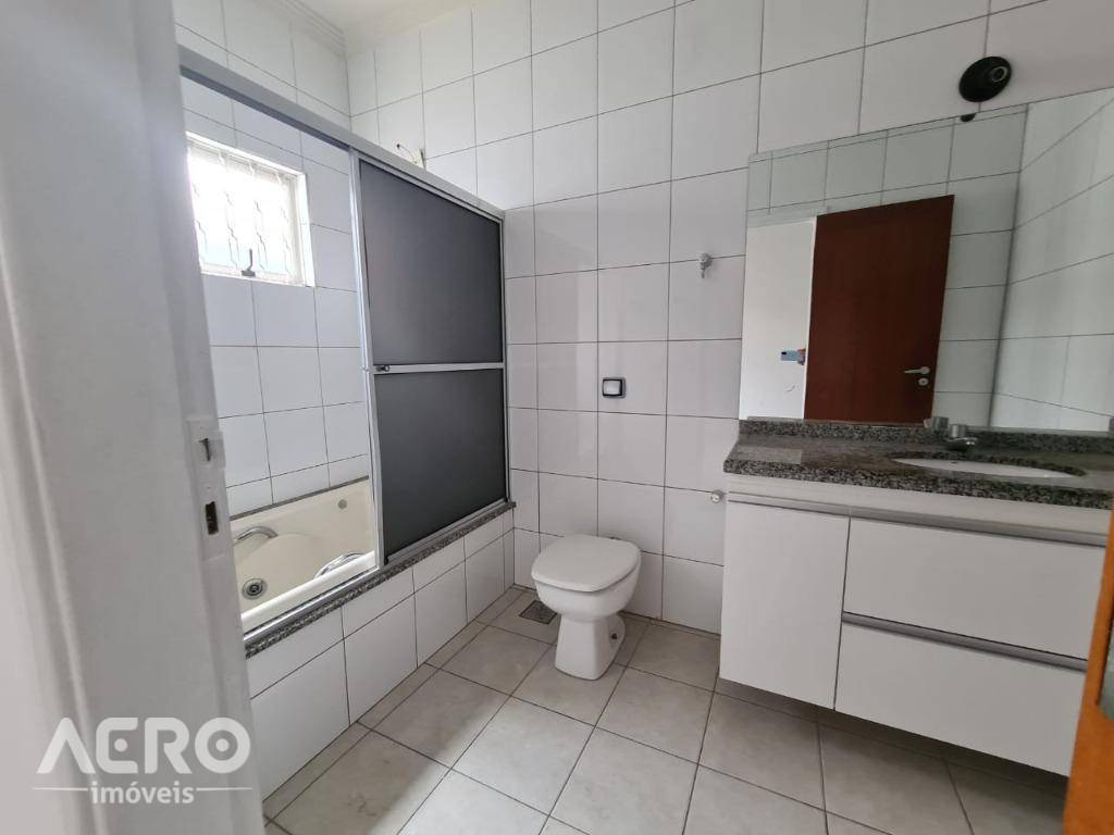 Casa à venda com 4 quartos, 200m² - Foto 11