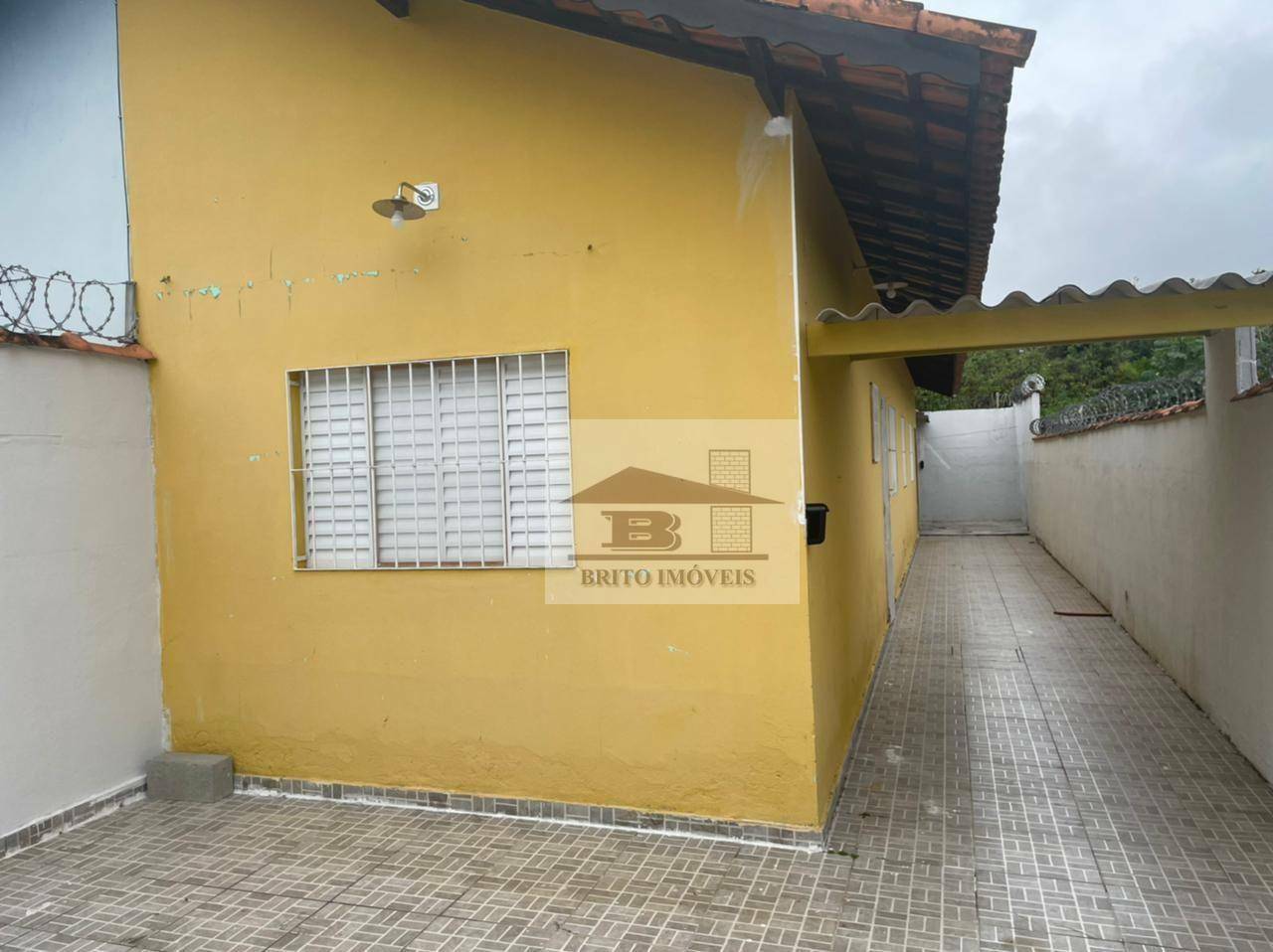 Casa à venda com 2 quartos, 65m² - Foto 1