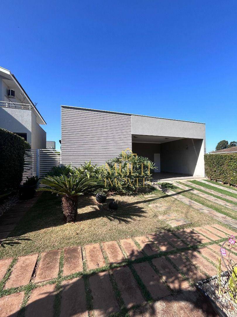 Sobrado à venda com 4 quartos, 300m² - Foto 1