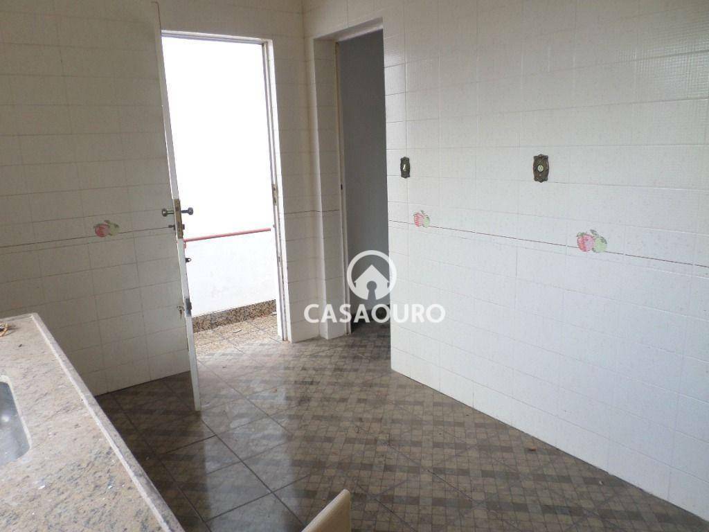 Casa à venda com 3 quartos, 200m² - Foto 18