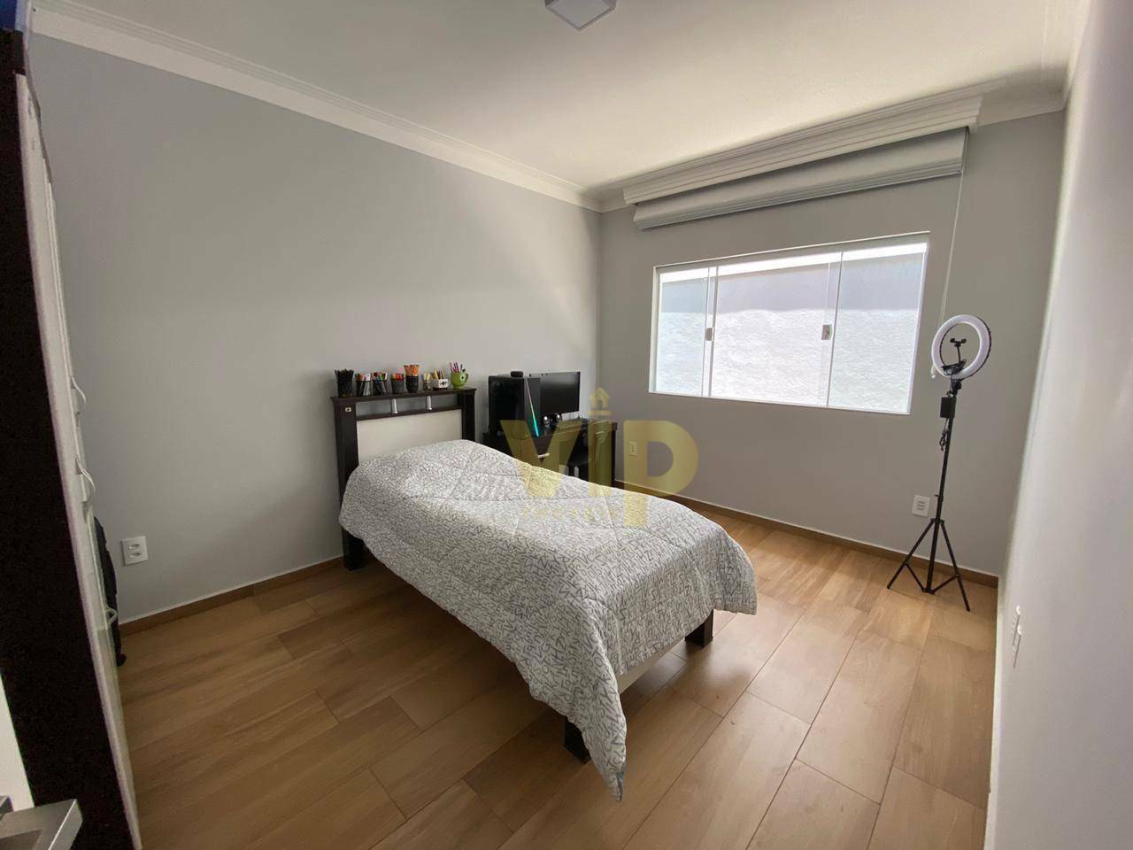 Casa à venda com 3 quartos, 180m² - Foto 2