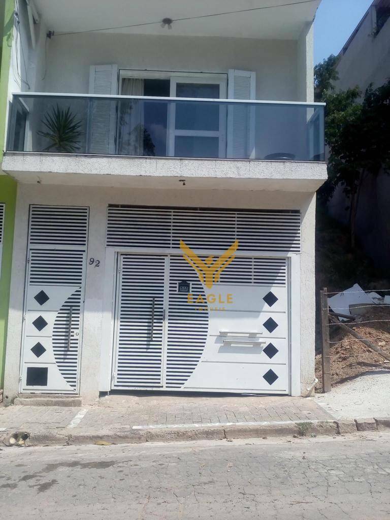 Casa à venda com 3 quartos, 180m² - Foto 1