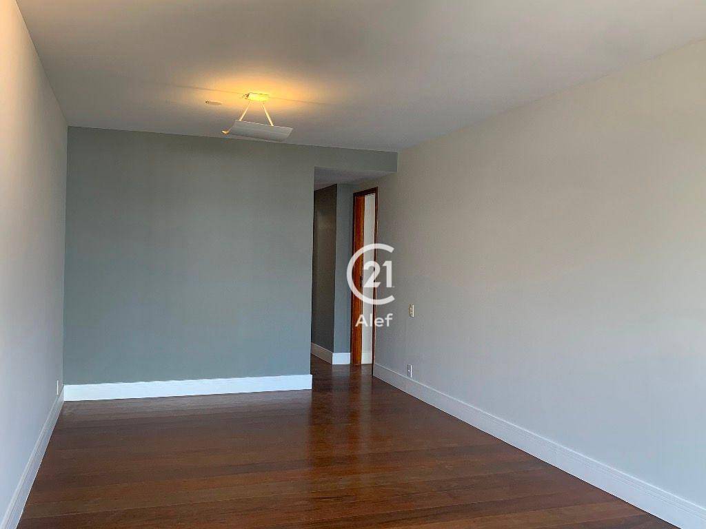 Apartamento para alugar com 3 quartos, 130m² - Foto 3