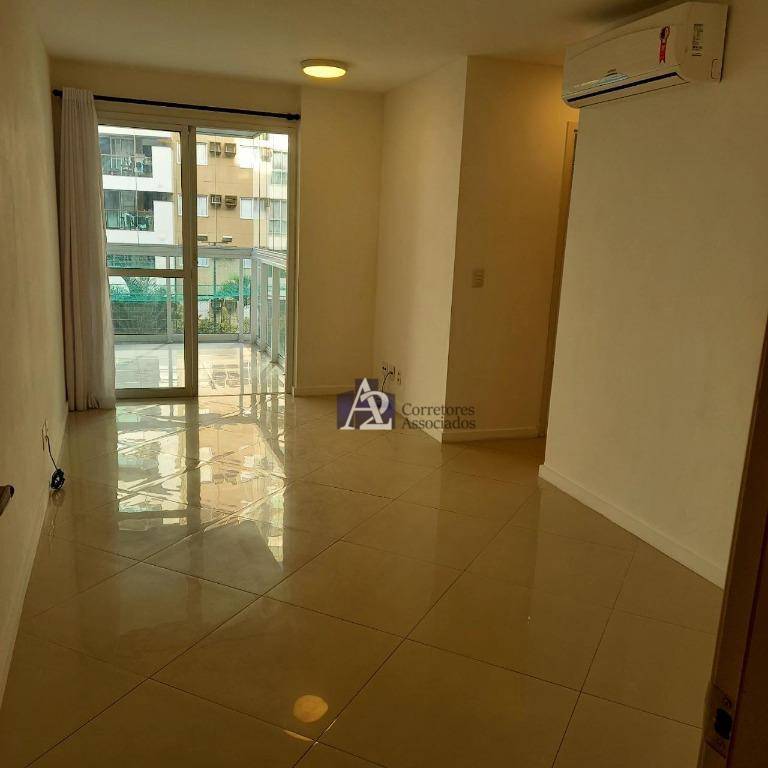 Apartamento à venda com 2 quartos, 66m² - Foto 2