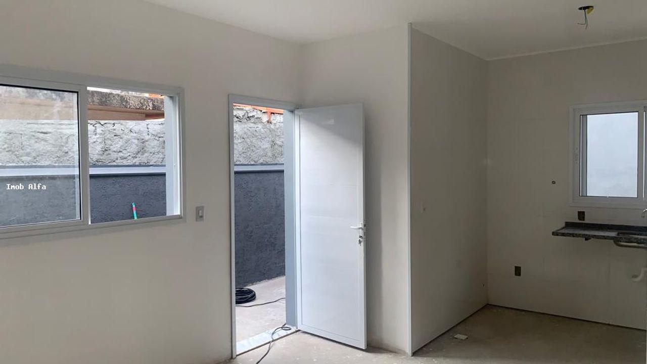 Casa à venda com 2 quartos, 57m² - Foto 1