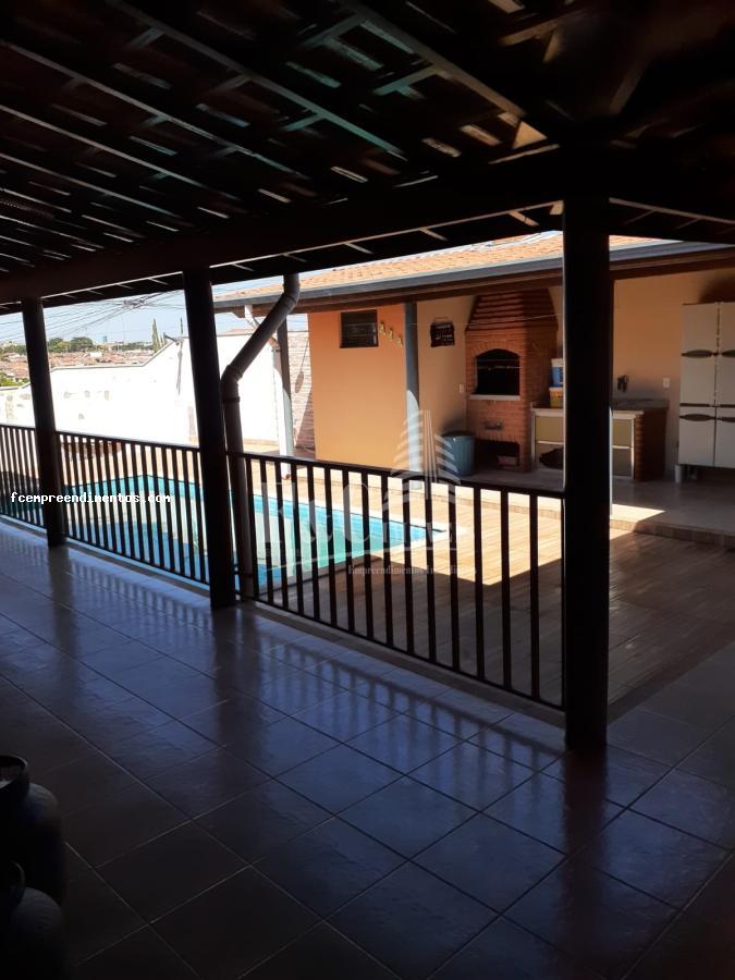 Casa à venda com 3 quartos, 250m² - Foto 3