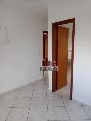 Apartamento à venda com 2 quartos, 63m² - Foto 4