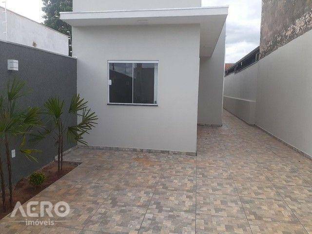 Casa à venda com 3 quartos, 70m² - Foto 1