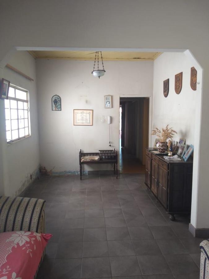 Casa à venda com 3 quartos, 222m² - Foto 1