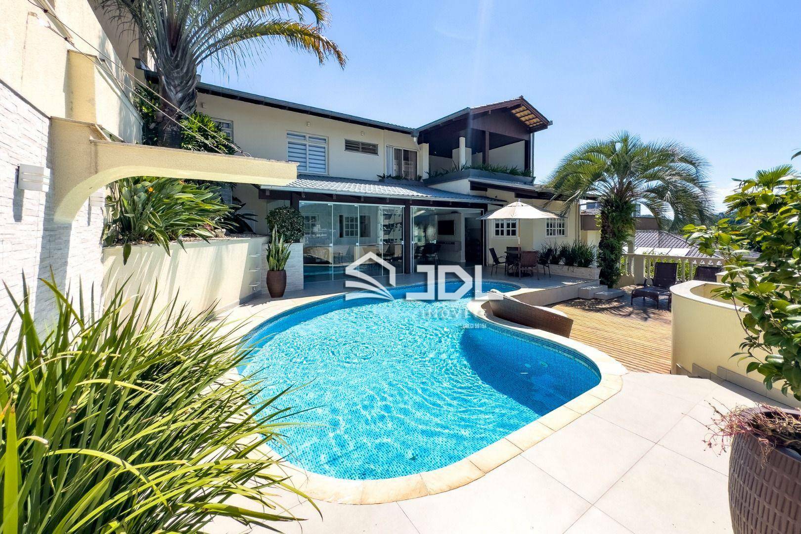 Casa à venda com 3 quartos, 269m² - Foto 1